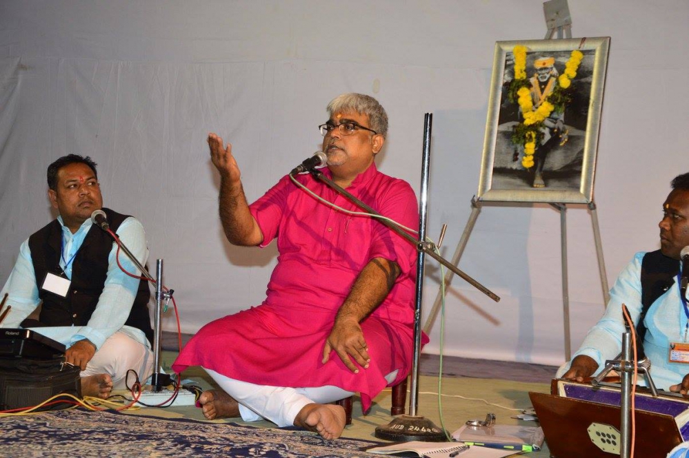Bhajans by Bhaiji at Samadhi Mandir Shirdi (30 January 2017)